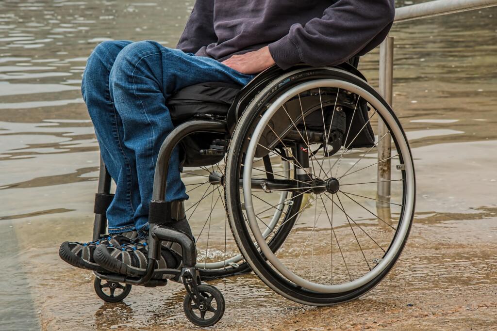 wheelchair 1595794 1920
