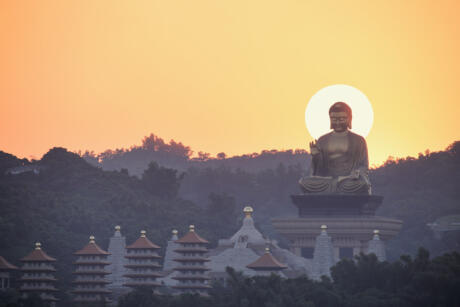 Ngày nay, tại một vài danh sơn đại xuyên hoặc các ngôi chùa miếu nổi tiếng, đôi lúc người ta sẽ nhìn thấy “Phật quang”. (Ảnh: Flickr)