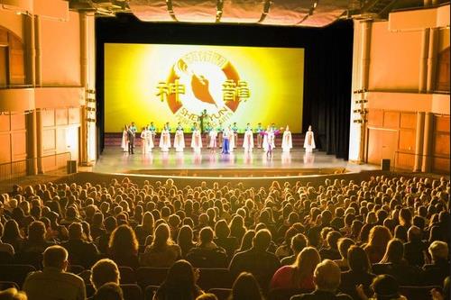 Đoàn Shen Yun New York đã có một buổi biểu diễn tại Hội trường Mary W. Sommervold của Hội trường Washington của Thành phố Sioux Falls, bang Nam Dakota