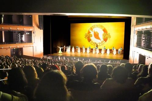 Đoàn Shen Yun Quốc tế đã có hai buổi biểu diễn cháy vé tại Trung tâm Biểu diễn Nghệ thuật Cannon ở Thành phố Memphis, bang Tennessee