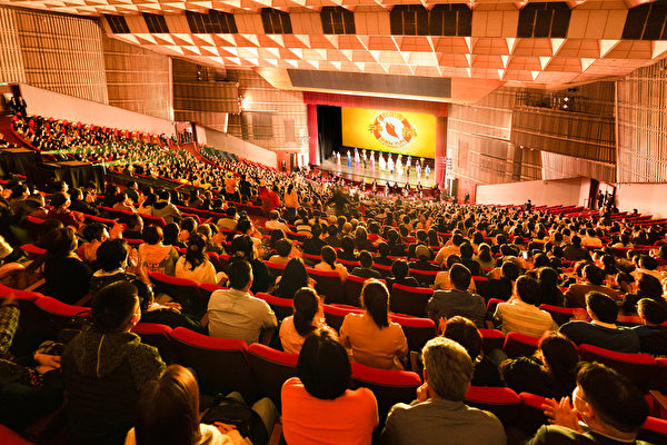 Đoàn Nghệ thuật Shen Yun Thế giới đã biểu diễn buổi đầu tiên tại Nhà tưởng niệm Tôn Trung Sơn ở Đài Bắc