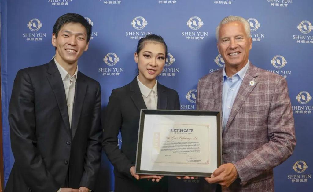 Shen Yun khép lại chuyến lưu diễn toàn cầu năm 2025 đầy thành công 8 nghe si shen yun minh chan tuong2