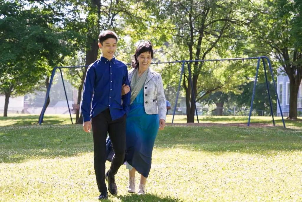 Hành trình của một nghệ sĩ múa Shen Yun: Thoát khỏi bức hại của ĐCSTQ, khôi phục mục đích sống 11 nghệ sĩ múa Shen Yun